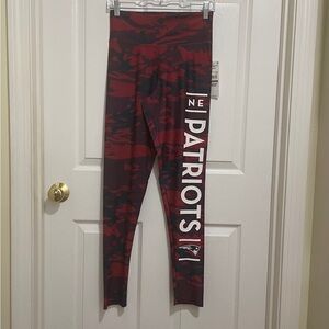 Team Apparel Patriots Camo Leggings - Red and Black